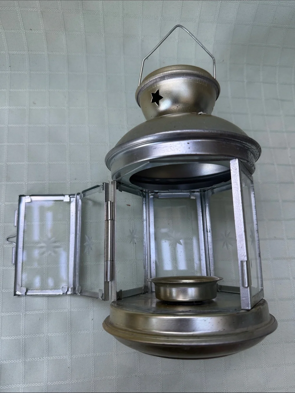 Vintage Classic Star-Cut Metallic Silver Lantern with Handle